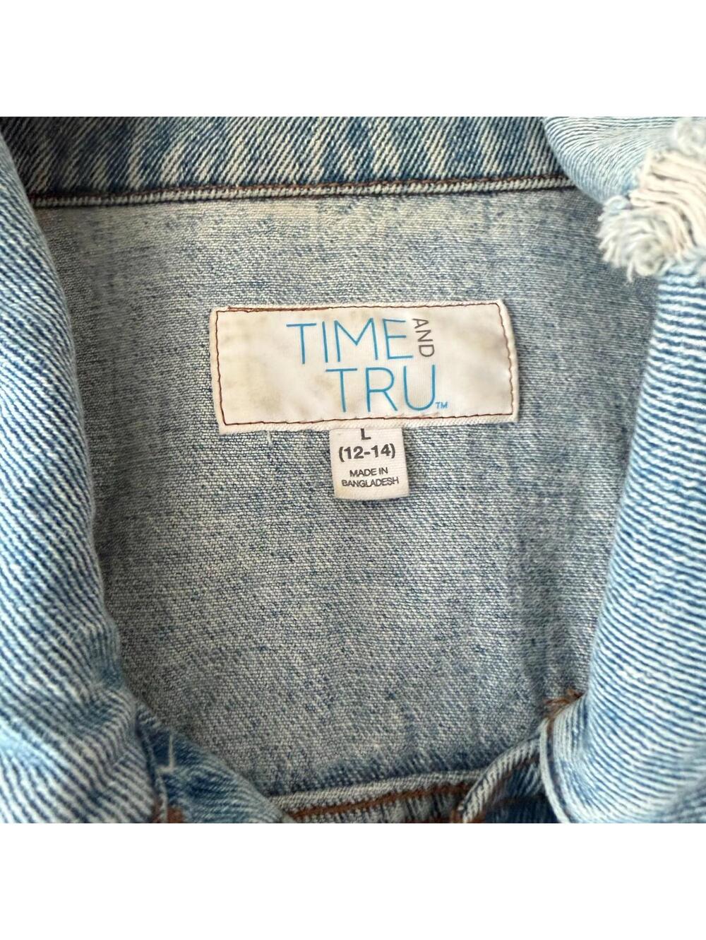 Time and Tru Light Wash Distressed Denim Jacket with Star Print Size Large - Picture 7 of 9